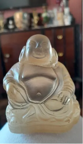 BUDA SORRIDENTE EM RESINA TRANSLÚCIDA