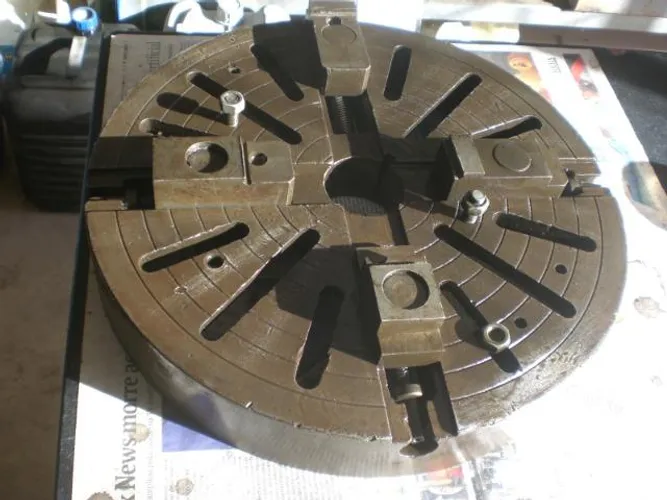 Placa para torno com 4 castanhas independentes diâmetro de 440 mm