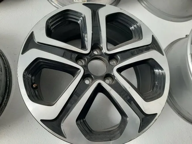 Roda aro 17 Trevo Preta com diamantado Renault Duster 5X114 jogo