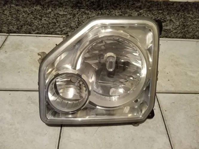 Farol direito Cherokee sport  2008 