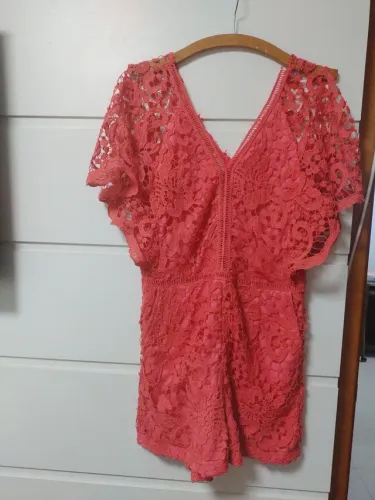 Macacão vermelho em renda forrado Tam M 