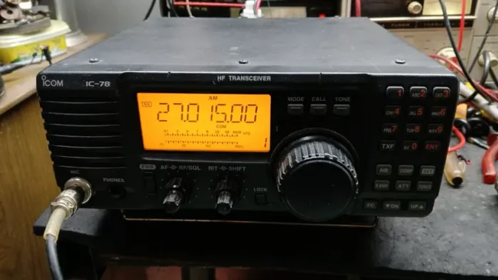 VENDO RADIO SSB/HF ICOM -IC78