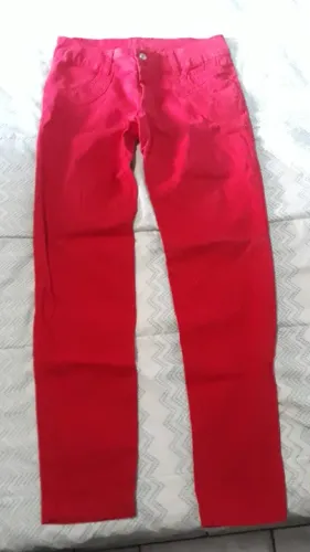 calça vermelha