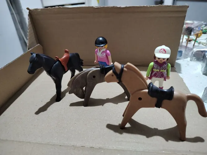 Playmobil cavalos e bonecos 