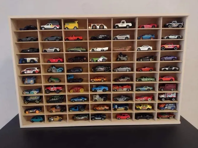 Expositor novo em MDF cru para 70 carrinhos Hotwheels 68x45cm