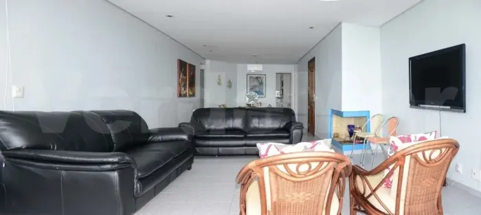 Apartamento a venda no condomínio Sorocotuba III, Guarujá