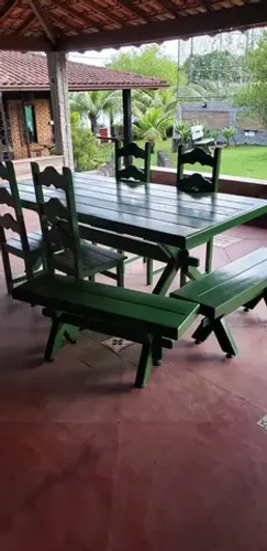 Conjunto de mesa, cadeiras e bancos 