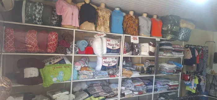 Roupas femininas variadas