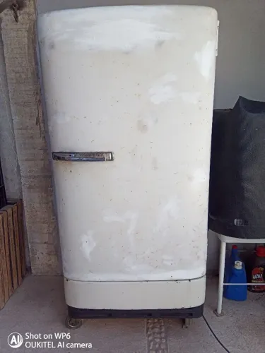 Refrigerador GE antigo, década de 50. Retirada por conta do comprador.