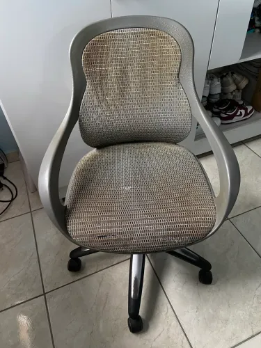 Cadeira de escritório ergonômica - usada