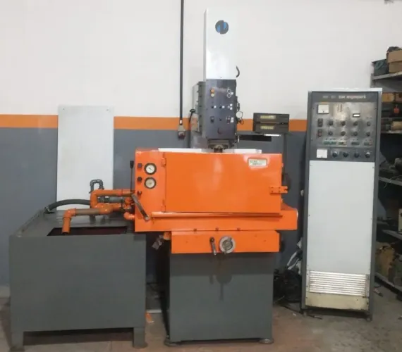 Máquina de Eletroerosão Penetração - EDM 700 MX