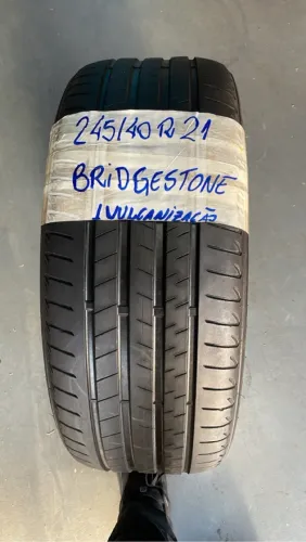 Pneu Bridgestone 245/40 R21 meia vida
