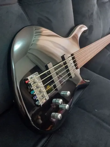 Baixo CORT ACTION Fretless 