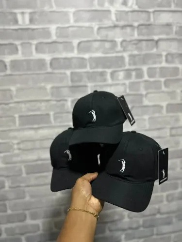 Boné aleatory classico preto 