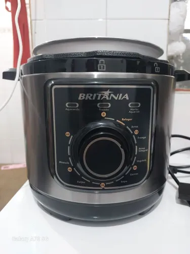 Panela de Pressão Elétrica Britânia BPP1PI MULTIFUNCIONAL