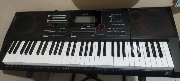 Teclado Casio CT-X5000 com 61 teclas