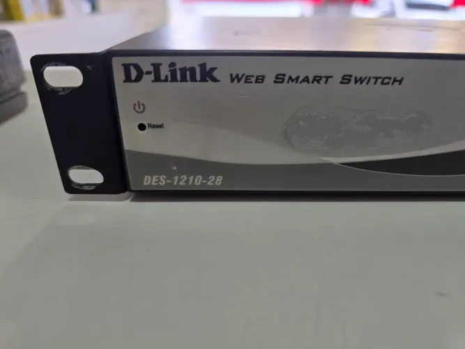 Switch D link DES-1210 28 portas