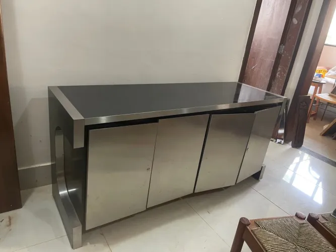Buffet anos 70 fórmica preta e aço 