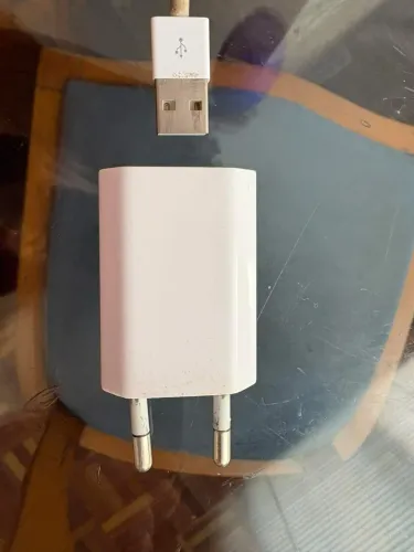 Carregador de celular com cabo USB