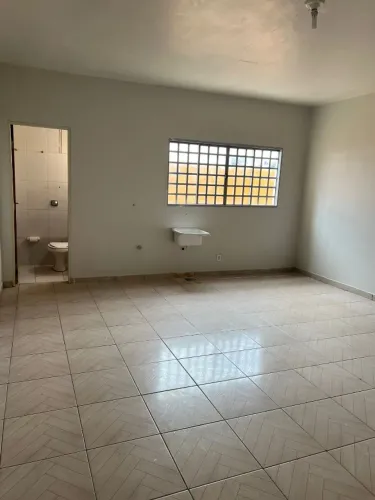 Sala Comercial Ampla com Banheiro - Ideal para Seu Negócio!