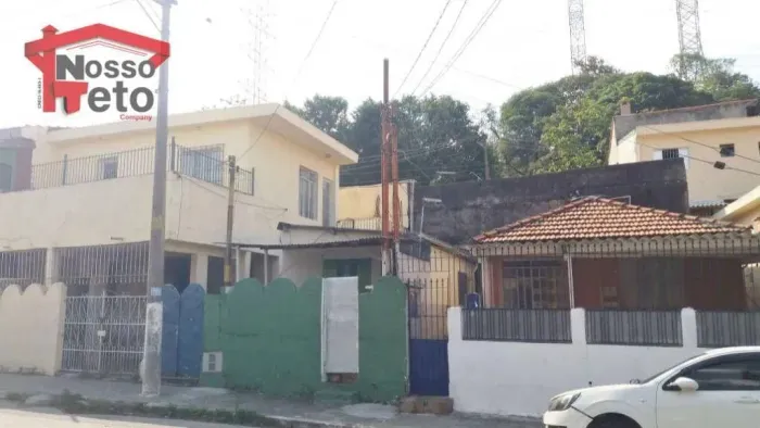TERRENO COM CASAS BOM PARA CONSTRUTOR!!!
