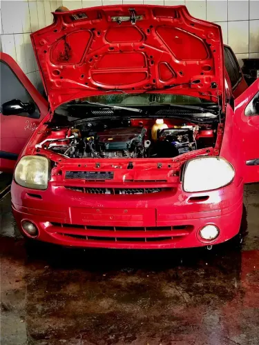 Renault Clio Hatch 2000 sucata para retirada de peças