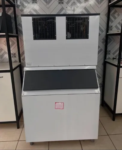 MÁQUINA DE GELO EM CUBO 300KG