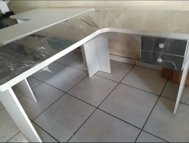 new - mesa escrivaninha preta e branca em mdf - frete gratuito