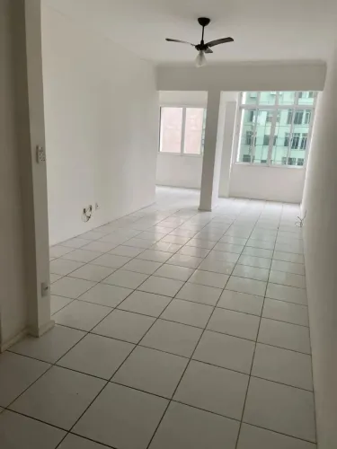 Apartamento para aluguel possui 108 metros quadrados com 2 quartos