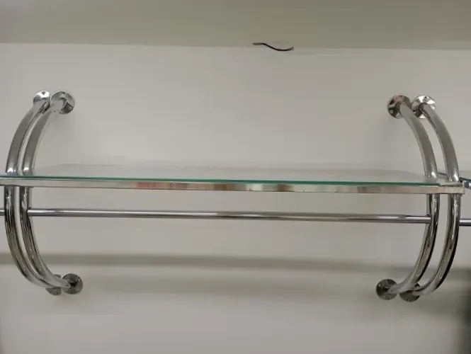 ARARA CROMADA DE PAREDE COM VIDRO