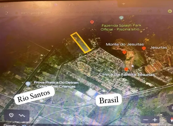 Vendo sítio Santa Cruz Av Brasil / Jesuítas