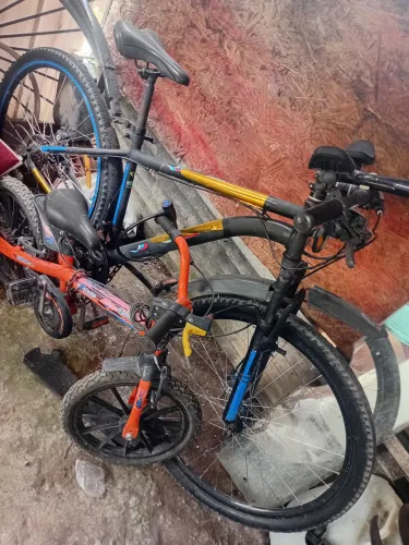 Vendo uma bicicleta aro 29 somente a aro 29 ta a venda falta regular freios