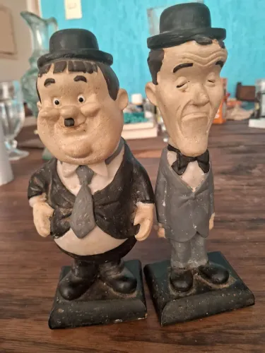 Dupla de Esculturas do Comediante Laurel e Hardy