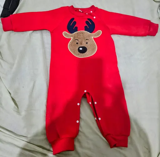 Vendo macacão infantil novo