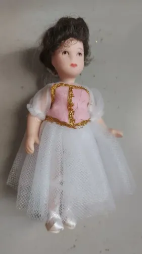 boneca de porcelana de época