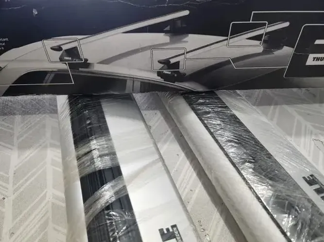 Barra  de teto Thule 118cm com 2 unidades alumínio. (Sem acessórios).