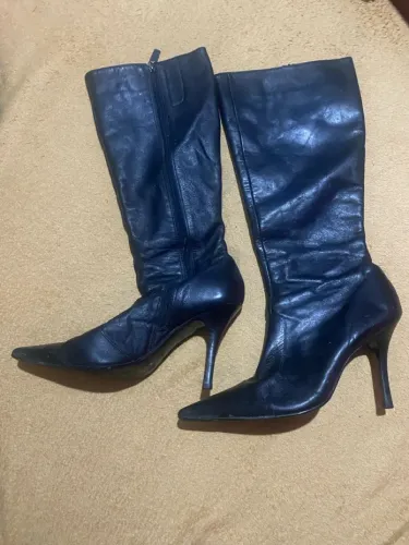 Botas de cano alto em couro preto - tamanho 37