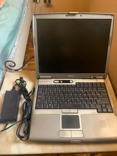 Notebook Dell Latitude D610 - Ideal para Reparo ou Reutilização de Peças!