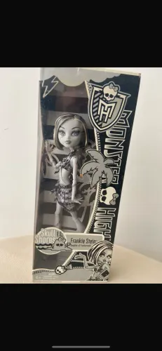 Monster High Frankie Stein Skull Shores 1a edição - nova lacrada