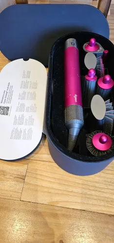 Dyson Airwrap na caixa com todos os acessórios e manual original.