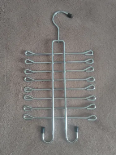 Organizador de gravatas e cintos em metal