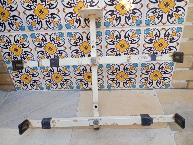 Suporte para microondas ou televisão de tubo