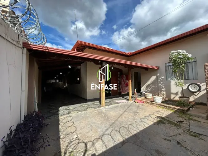 Casa à Venda com Área de Lazer Completa e Loja Comercial no Bairro Novo Horizonte em Igara