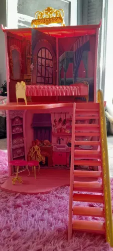 Castelo da Barbie e as Três mosqueteiras -