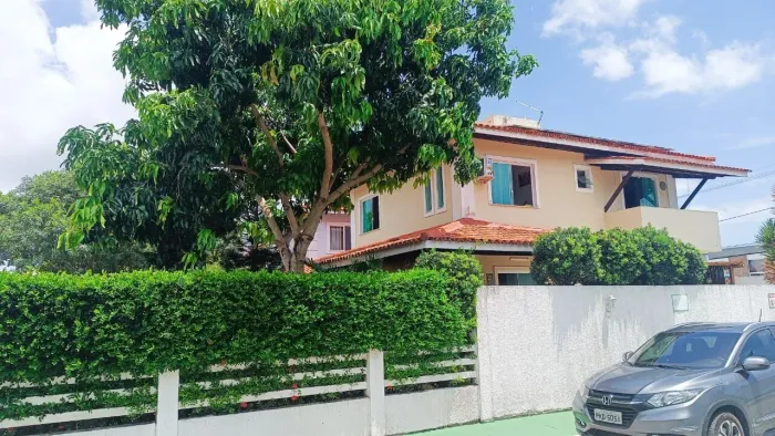 Casa duplex em Buraquinho