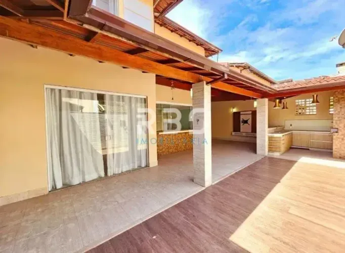Casa com 4 quartos, 1 suíte, 2 vagas  de Alto Padrão à Venda no Bosque dos Ipês 4 Quartos