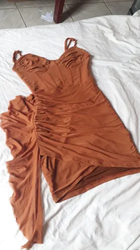 Macaquinhos e vestidos