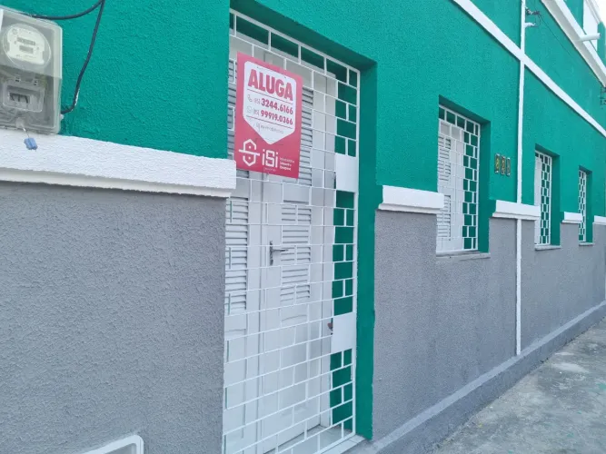 Casa plana Reformada | 2 Quartos (1 Suíte) | José Bonifácio | Excelente Localização