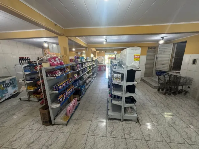 Vendo mercearia completa em pleno funcionamento .