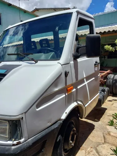 Vendo ou troco Iveco Daily 3510 ano 99/99.